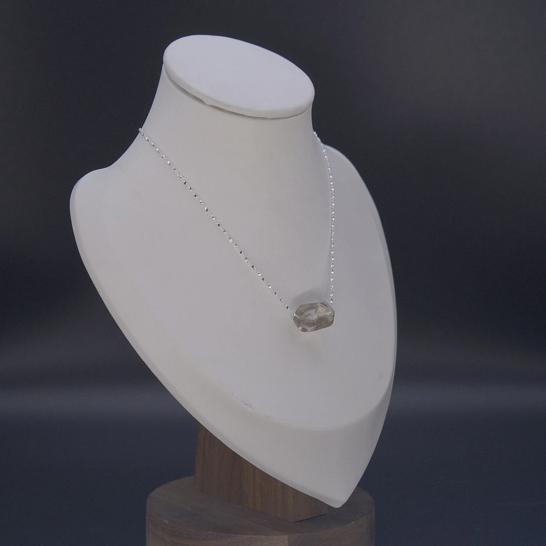 皇冠韩版百搭简约白色设计感时尚高端轻奢气质休闲细链砖网红项链