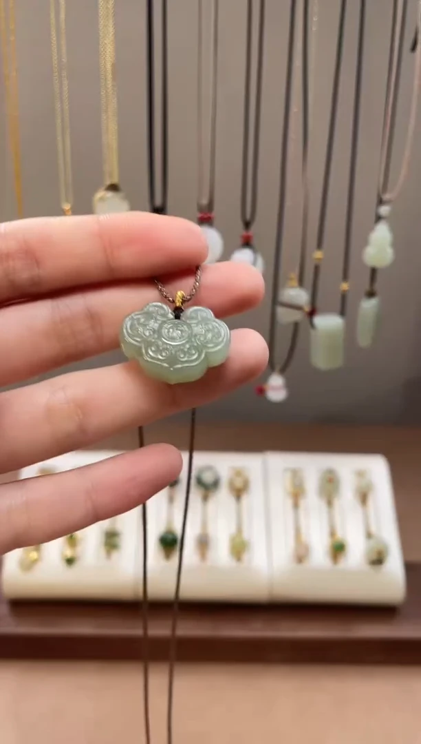 颈饰未镶嵌和田玉和田玉吊坠