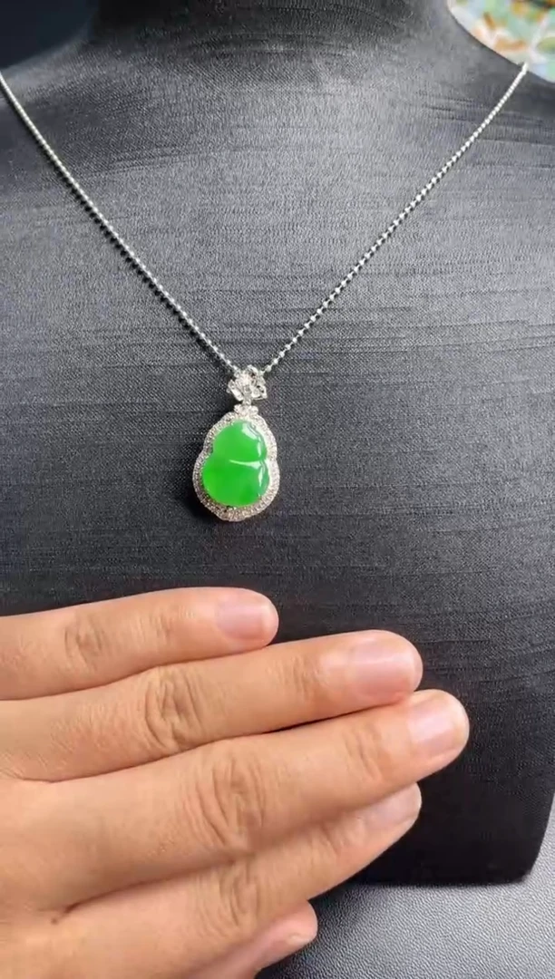翡翠18K金镶嵌吊坠(不含链)多人