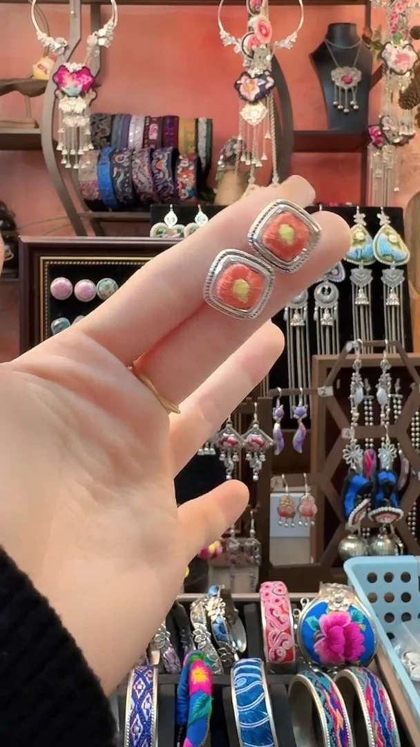 织绣 云织谣民族风精美饰品   556