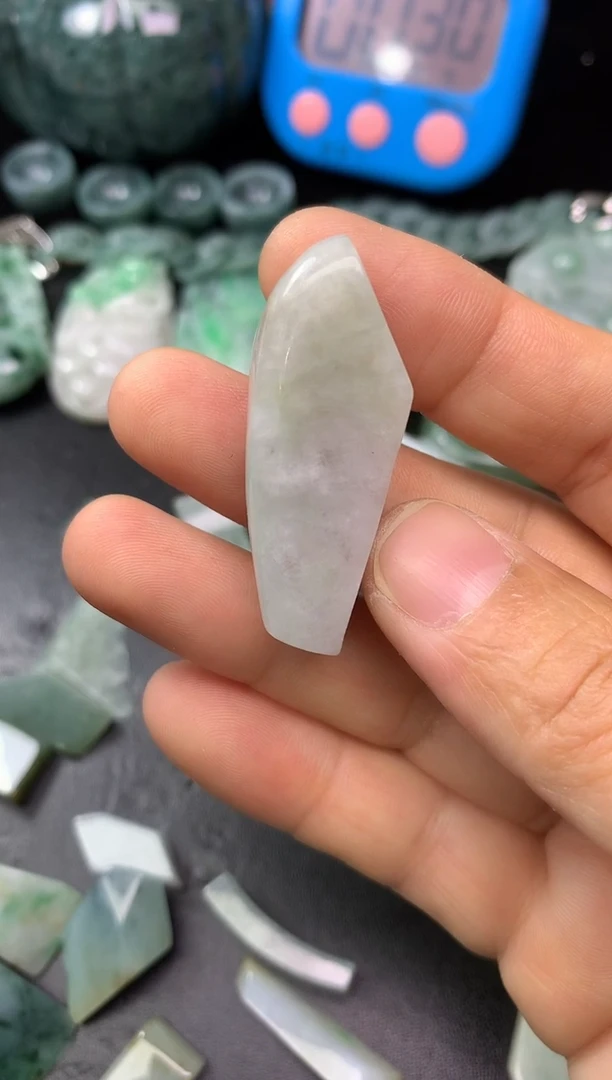 颈饰未镶嵌翡翠容*料子