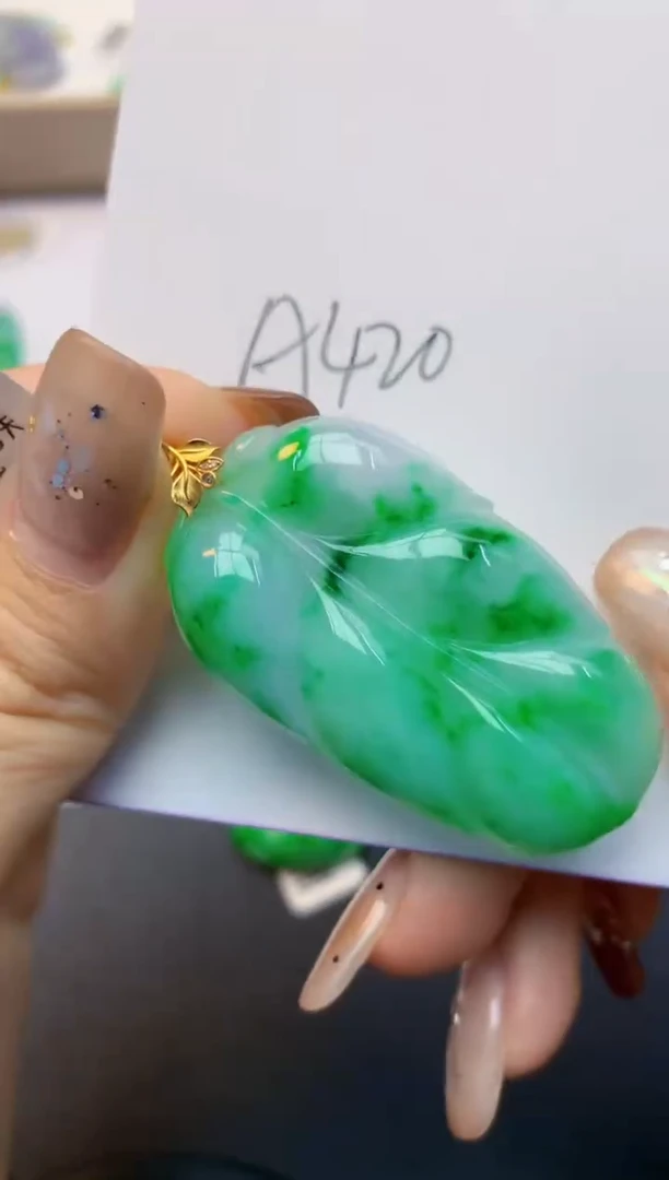 颈饰18K金镶嵌翡翠天然A货翡翠百元以上9元证书费自理