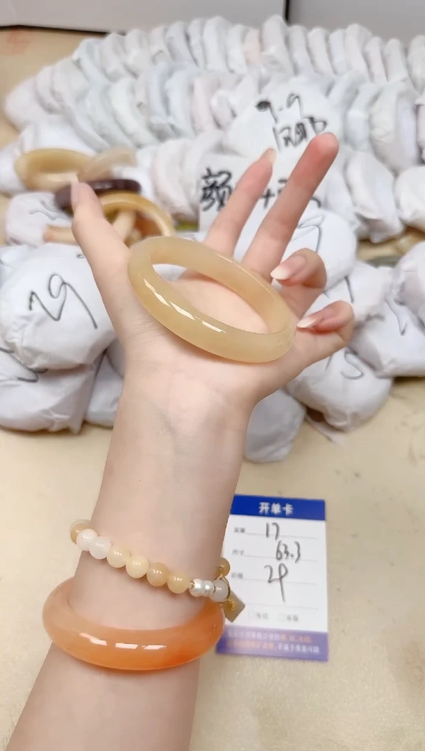 未镶嵌手镯石英质玉17/63.3