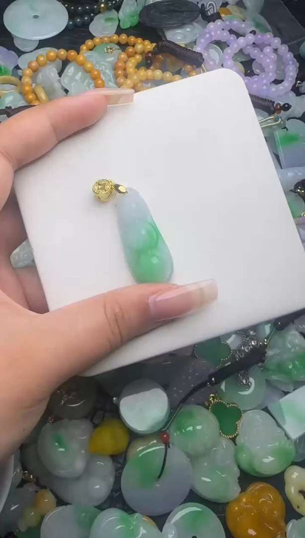翡翠未镶嵌颈饰天然缅甸翡翠吊坠