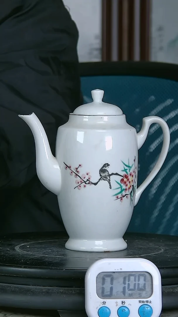 陶粉彩精绘花鸟图壶