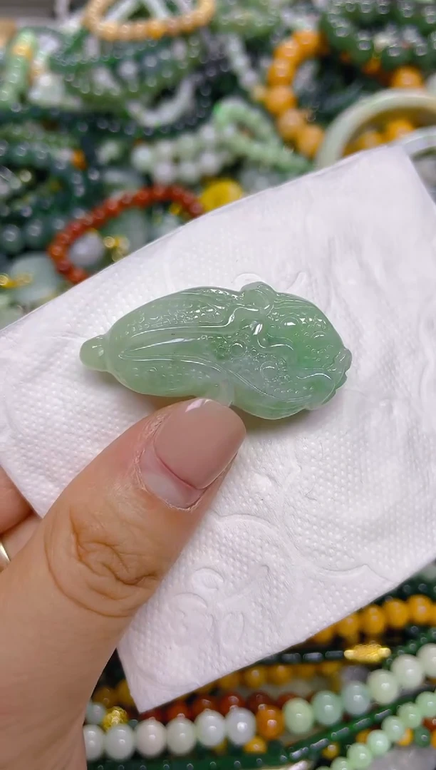 颈饰未镶嵌翡翠/ N /翡翠A货，一件也是批发价