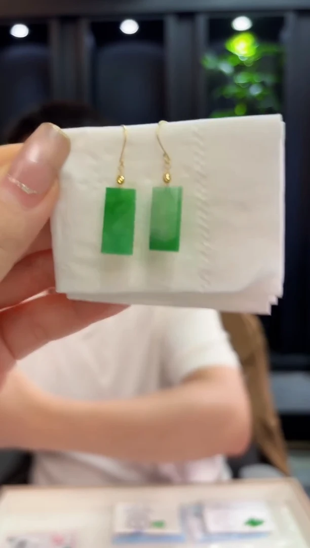 18K金镶嵌翡翠耳饰 缅料A货/支持复检/一件