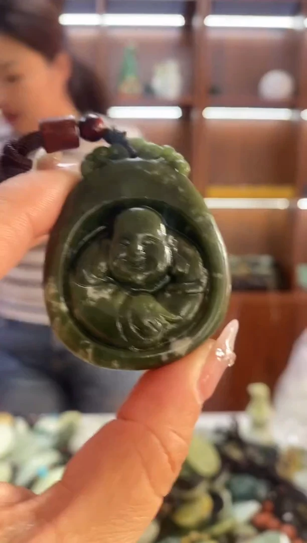 未镶嵌蛇纹石玉吊坠