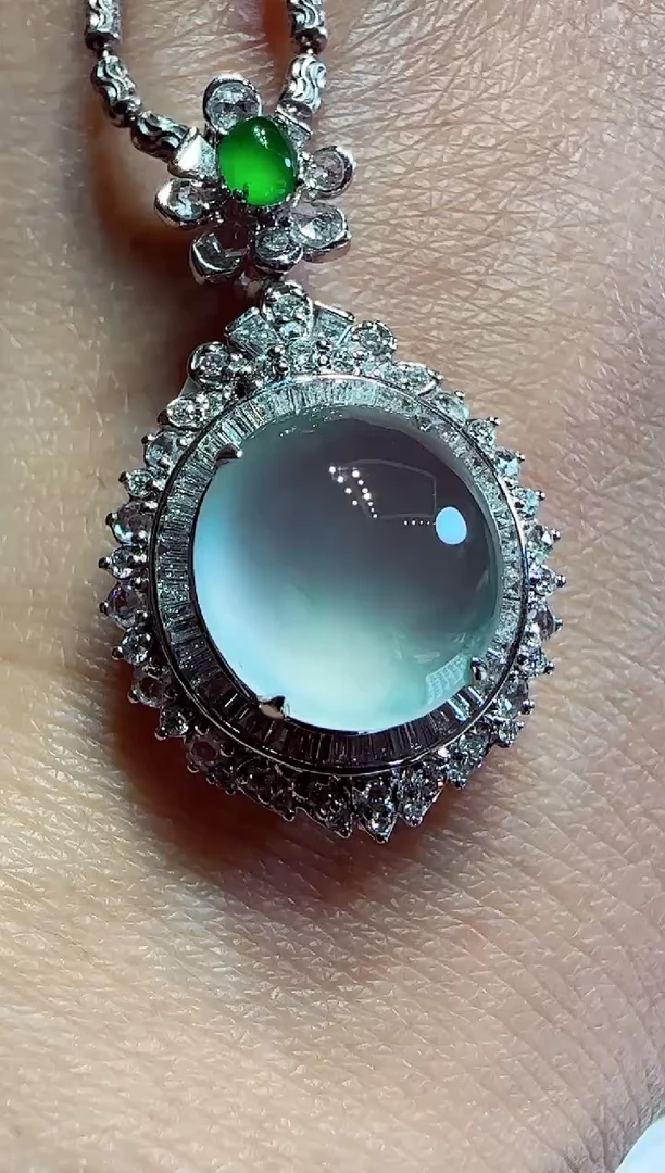 【闪购商品】翡翠吊坠(不含链)18K金镶嵌蛋面