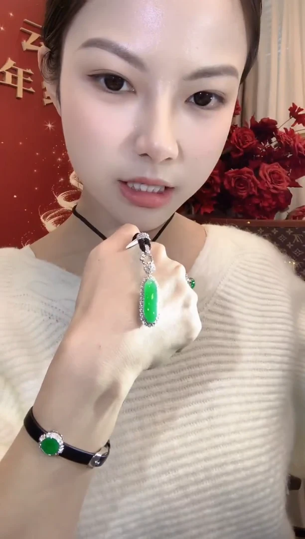 吊坠(不含链)18K金镶嵌翡翠C52