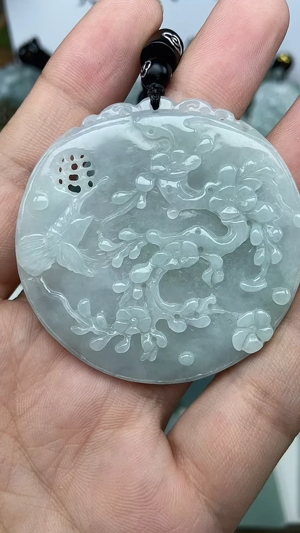 翡翠未镶嵌颈饰喜上眉梢