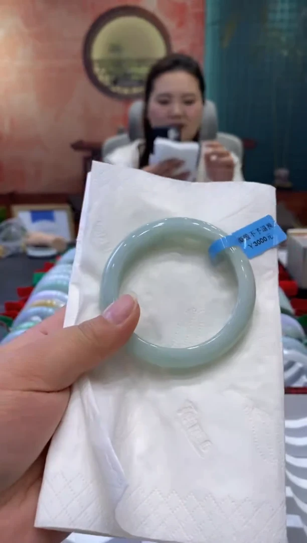 【闪购商品】翡翠手镯未镶嵌多人0008105