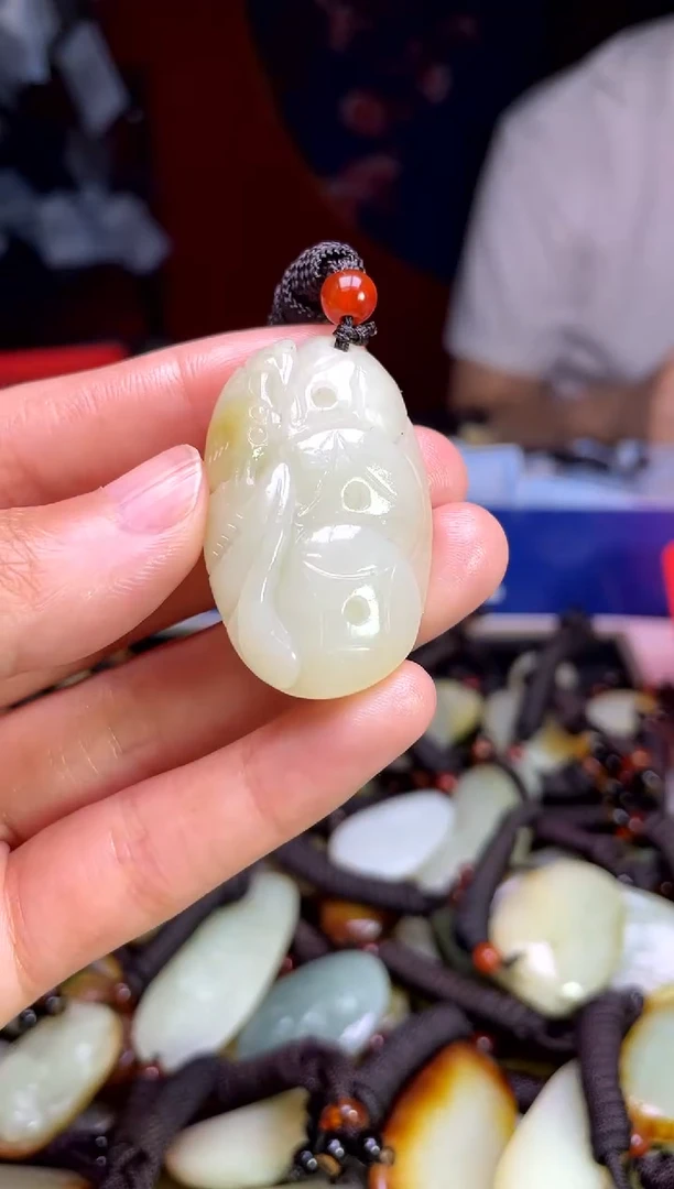 和田玉未镶嵌颈饰1