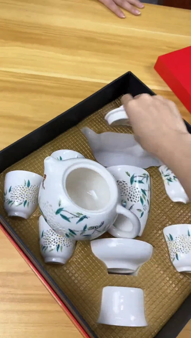 玉叶影青花玲珑西施壶