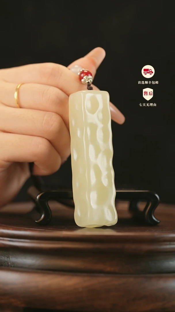 云南石竹叶青雕刻：小奶酪手把件摆件