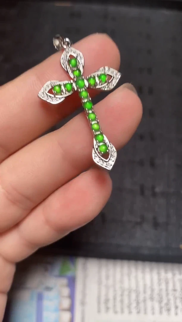 翡翠未镶嵌颈饰天然A货翡翠