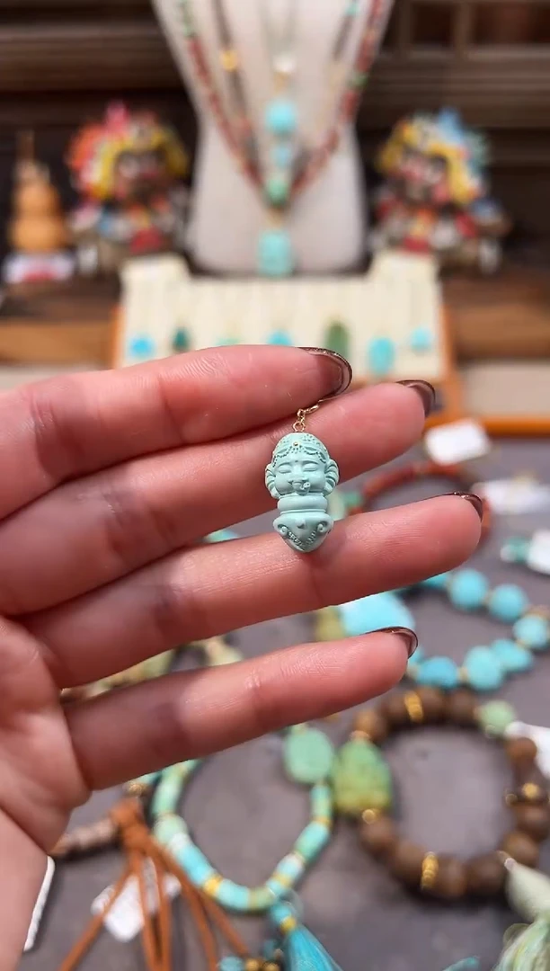 18K金镶嵌绿松石提溜象杵