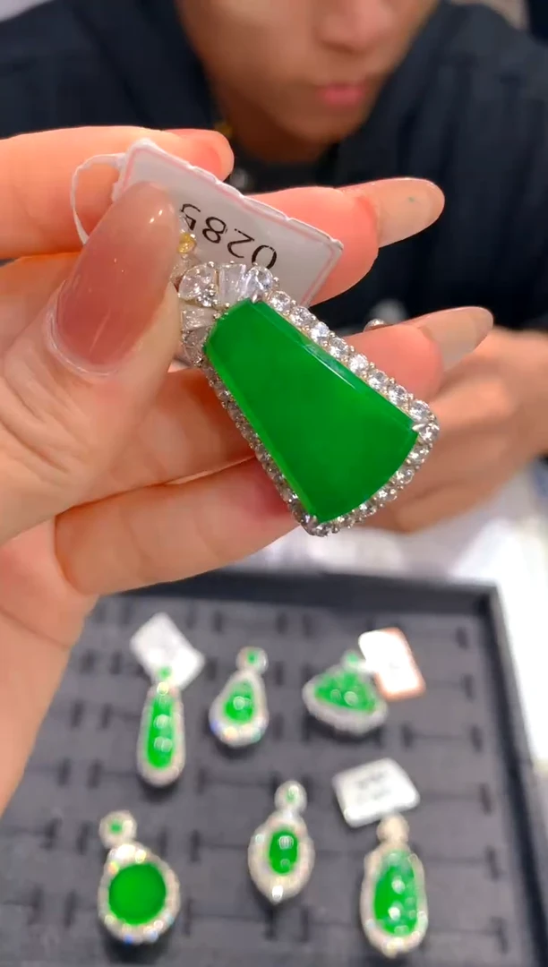 【闪购商品】定制翡翠未镶嵌73定制翡翠-多样性发货（发其一）