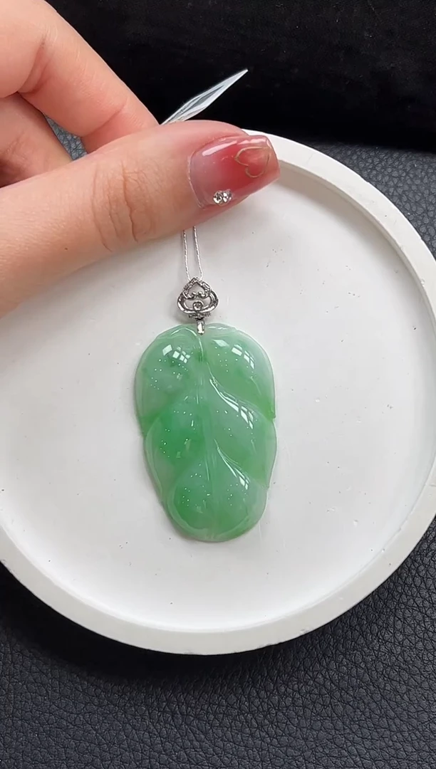 【闪购商品】翡翠颈饰18K金镶嵌叶子