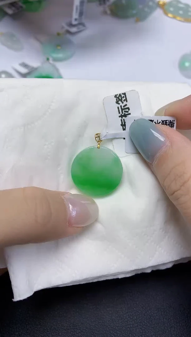 翡翠18K金镶嵌颈饰天然缅甸翡翠A货