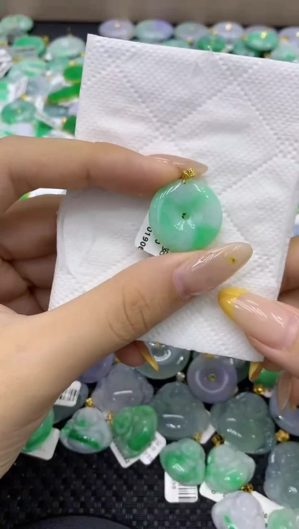 颈饰18K金镶嵌翡翠天然缅甸翡翠A货