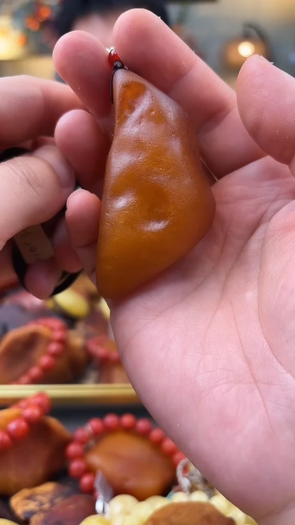 未镶嵌颈饰琥珀吊坠