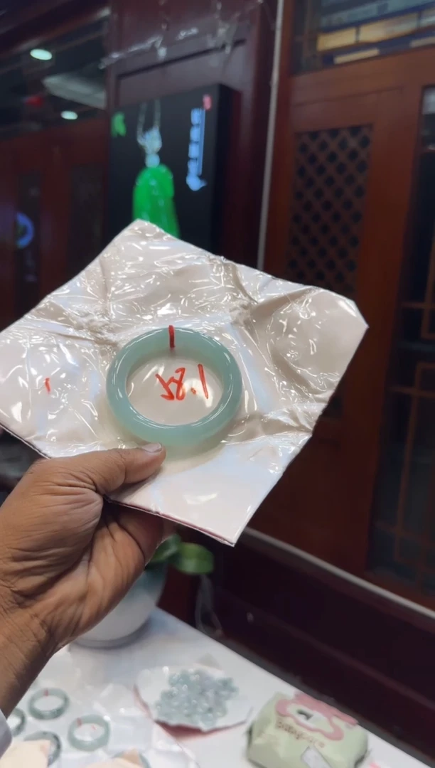 未镶嵌手镯翡翠手镯