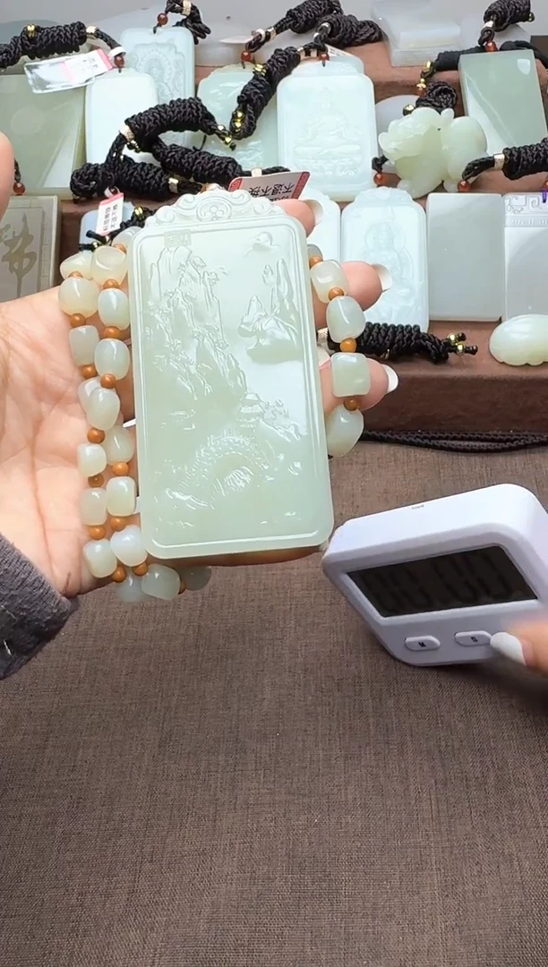 颈饰未镶嵌和田玉1