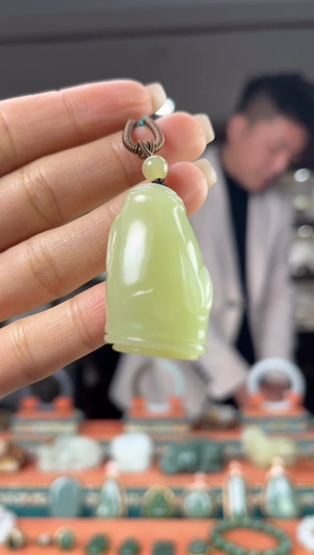 颈饰未镶嵌和田玉佩佩