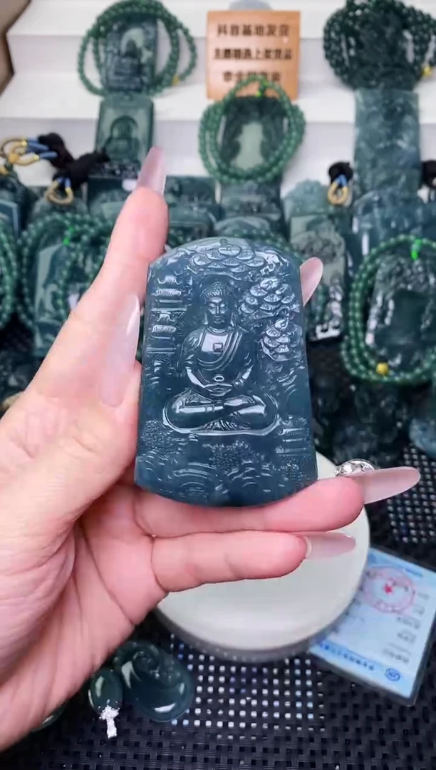 颈饰未镶嵌翡翠