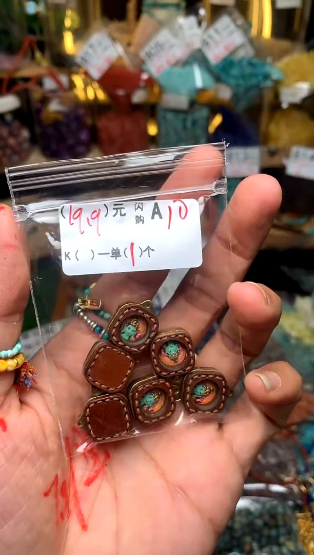 吊坠A10度母牛皮唐卡