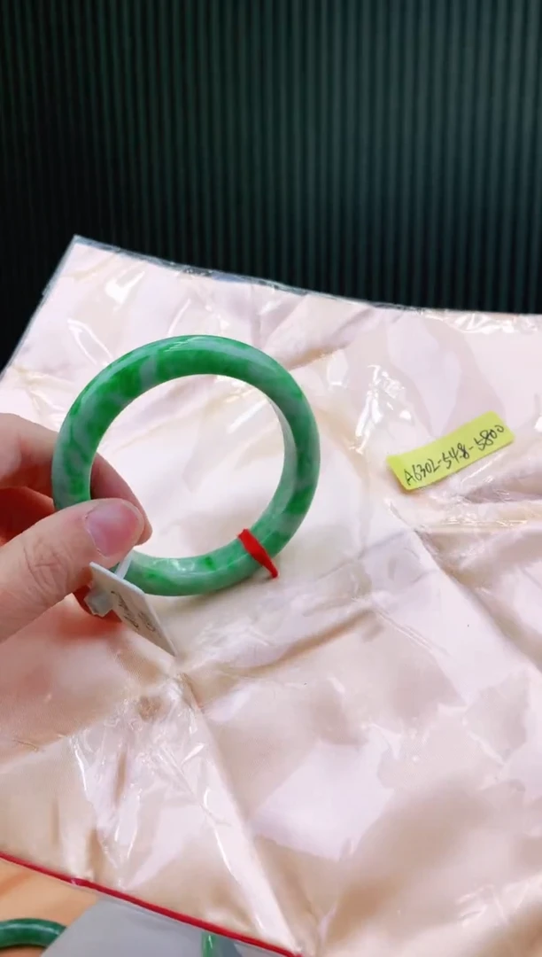 未镶嵌手镯翡翠54+