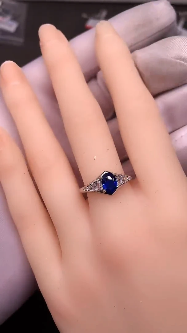 【闪购商品】蓝宝石戒指银S925镶嵌......