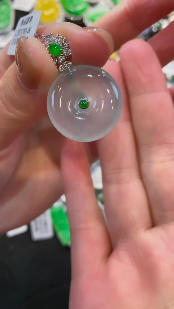 【闪购商品】翡翠颈饰未镶嵌冰扣子