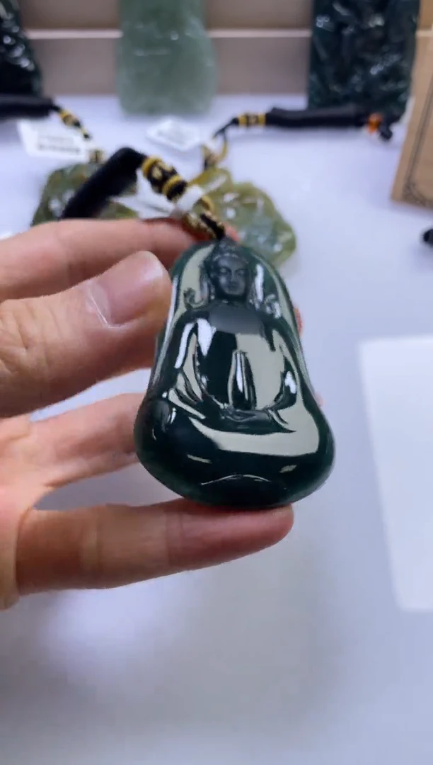 颈饰未镶嵌翡翠