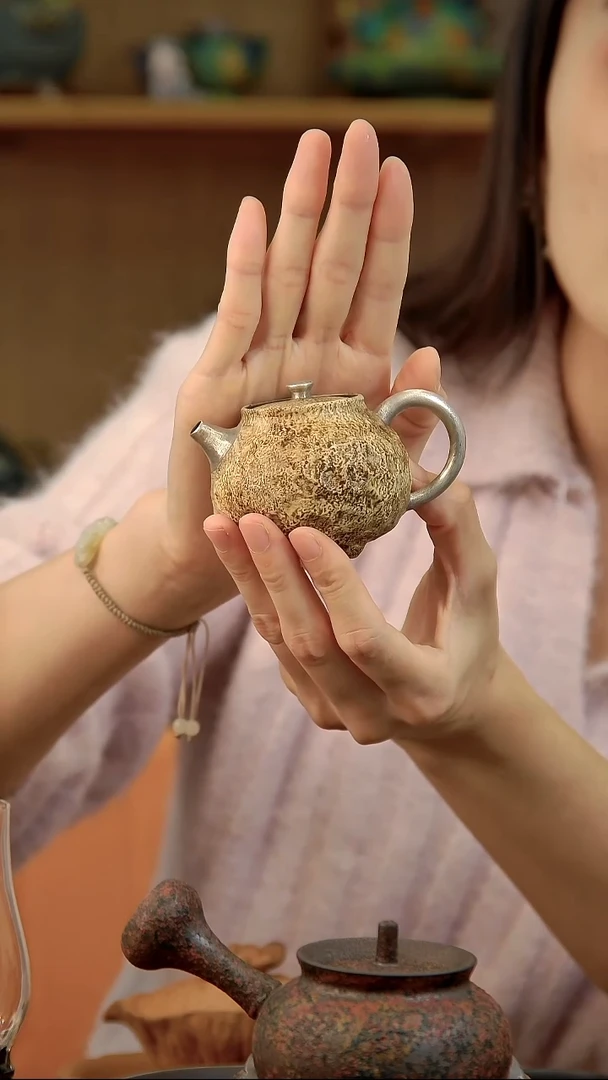 言野手作 粉引仿古锤纹三足壶