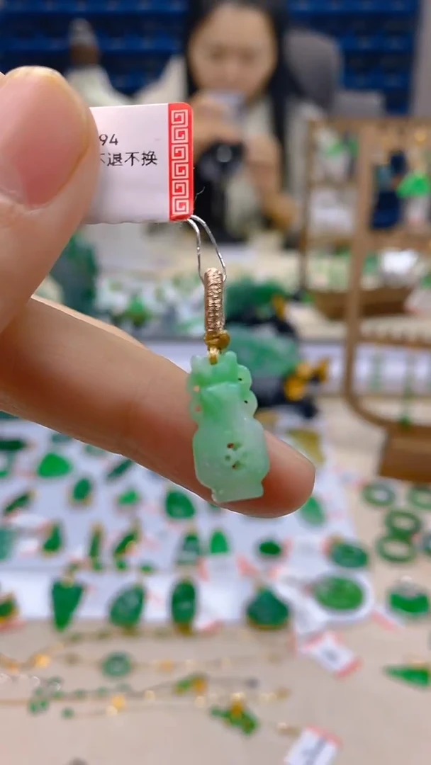 颈饰未镶嵌翡翠新号开播 全场乱卖