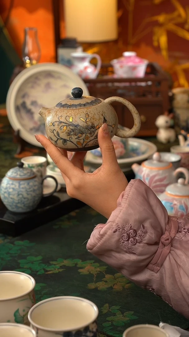 【闪购商品】初六分享好物@@缠枝莲壶