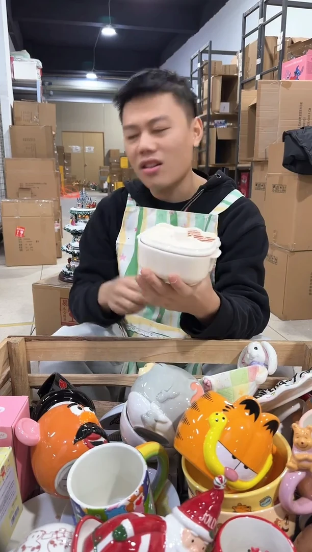 瓷片白色kt猫炖盅