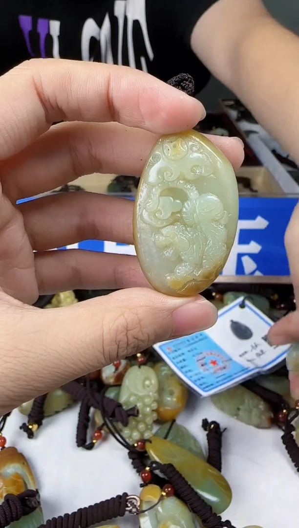 和田玉未镶嵌颈饰1