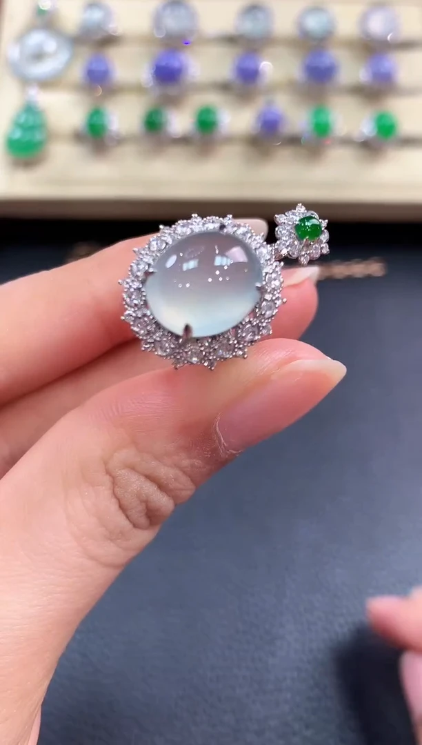 【闪购商品】翡翠戒指18K金镶嵌b135