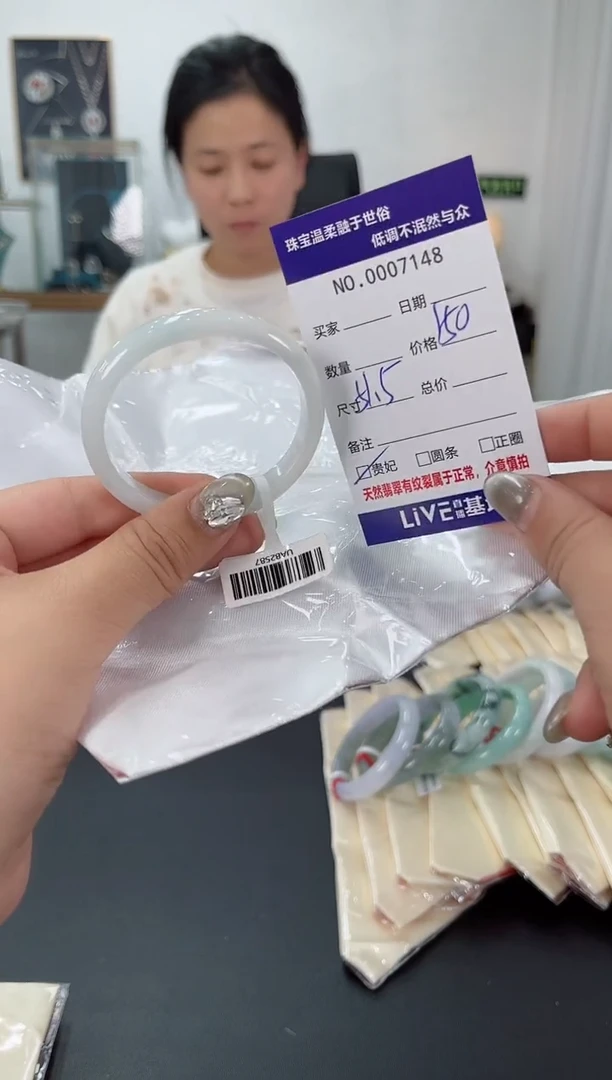 【闪购商品】翡翠手镯未镶嵌天然翡翠A货