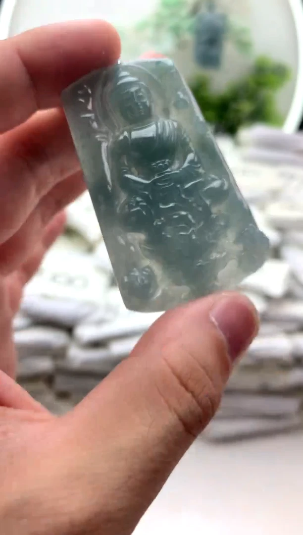 翡翠未镶嵌颈饰大日如来