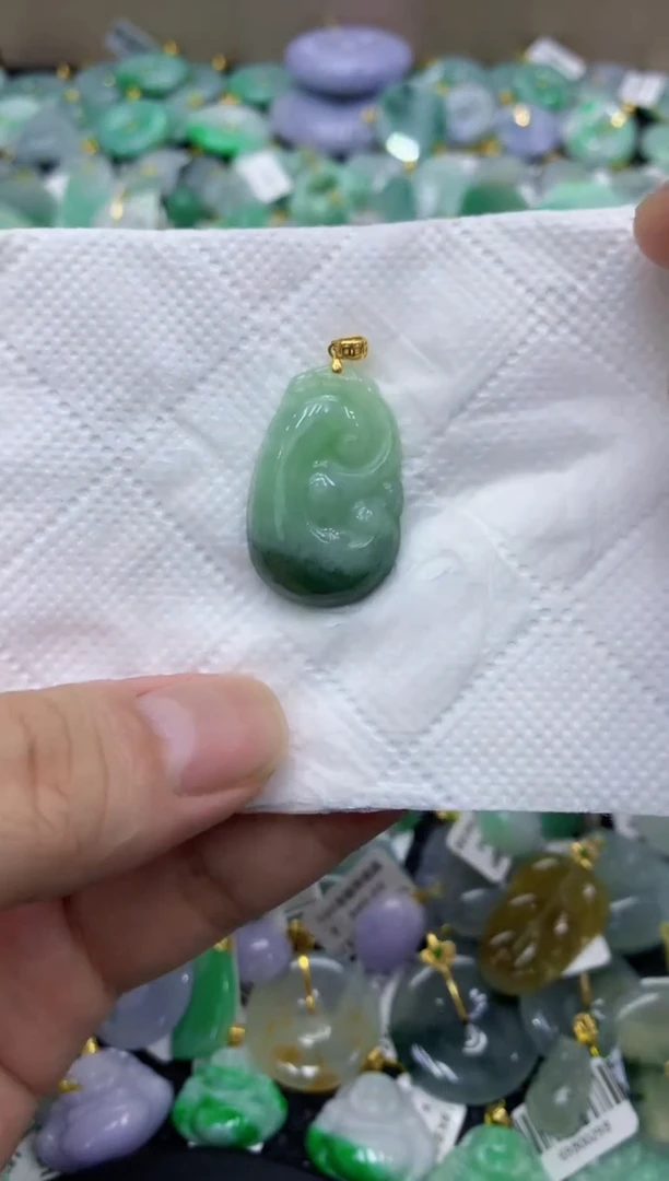 颈饰未镶嵌翡翠天然缅甸翡翠A货