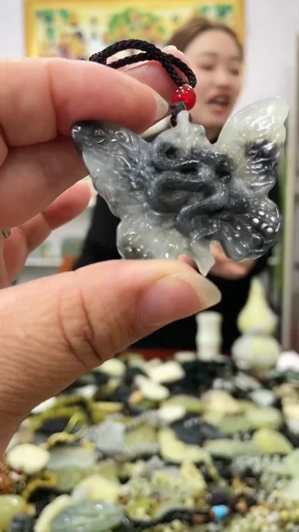 岫玉未镶嵌吊坠
