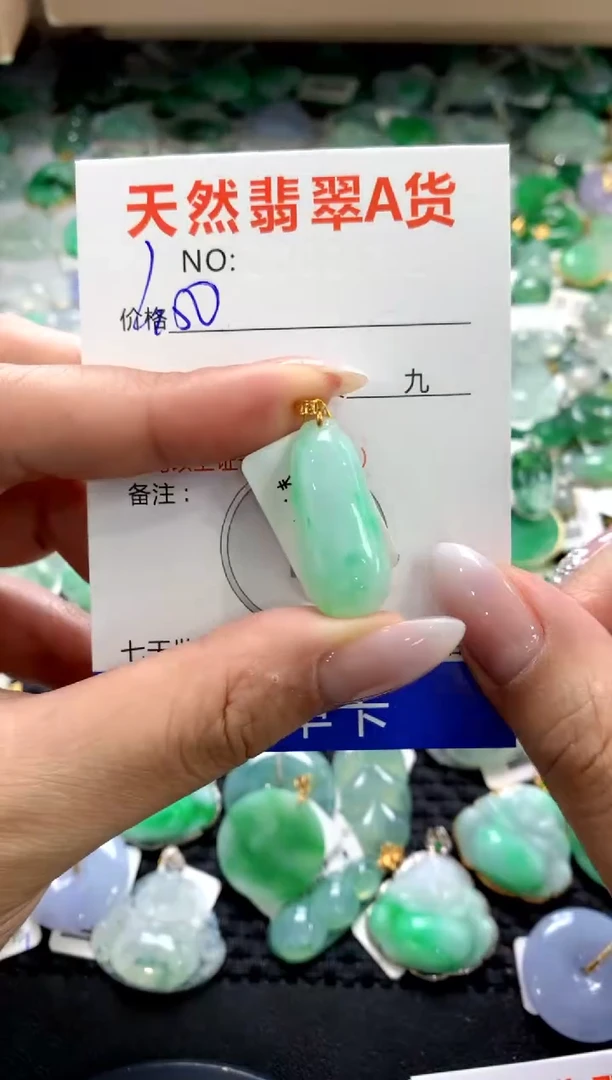 颈饰18K金镶嵌翡翠1111111111111111