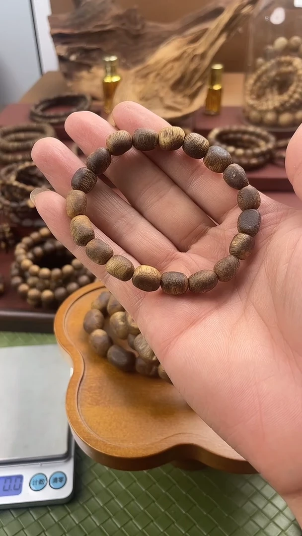 沉香手串海南虫漏