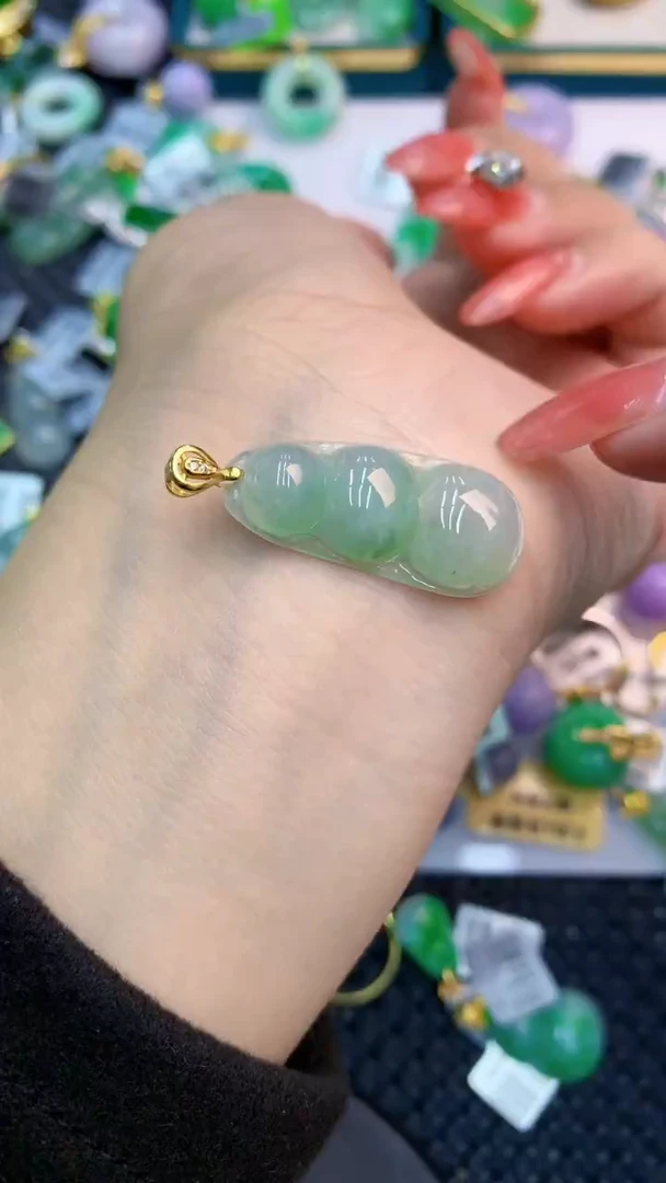 颈饰未镶嵌翡翠1