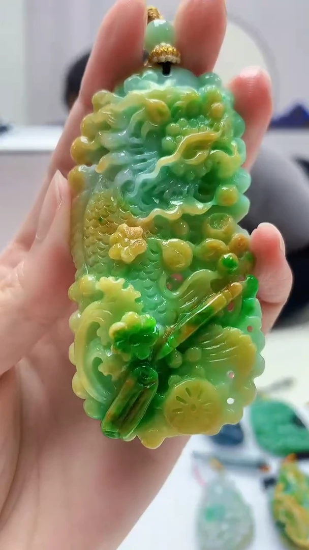 定制翡翠未镶嵌5060zm-毛货挂件龙鱼106