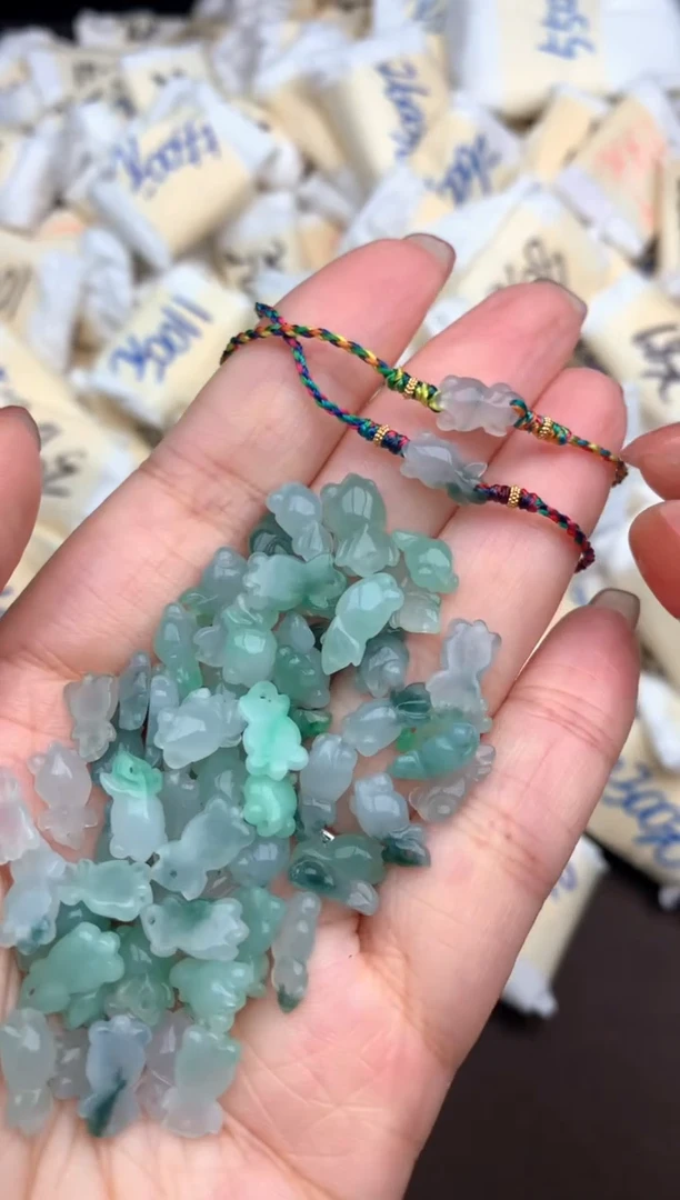 翡翠挂件银S925镶嵌（多样性发货）发1个    可备注颜色